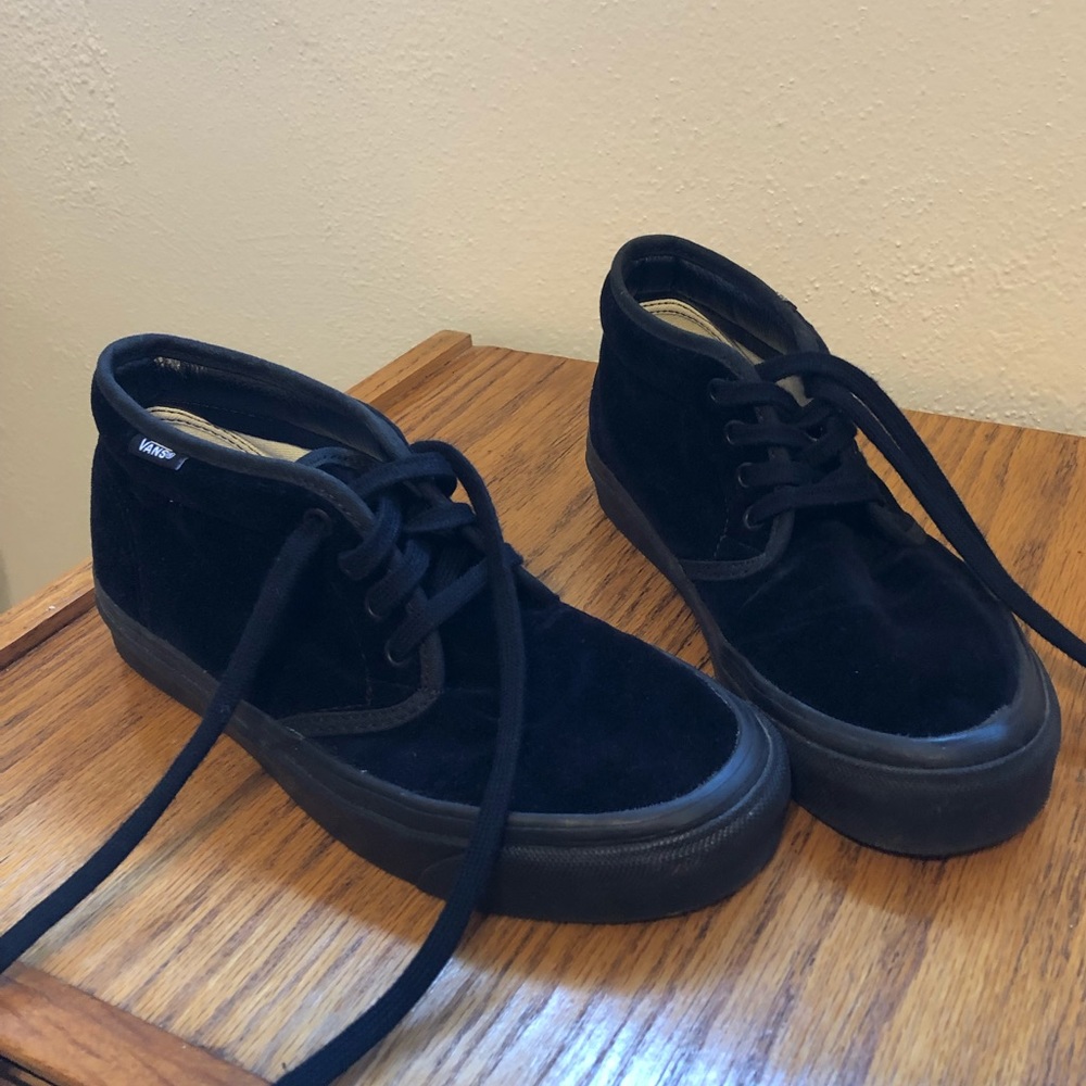 Vans Chukka Women’s Black Velvet Boots